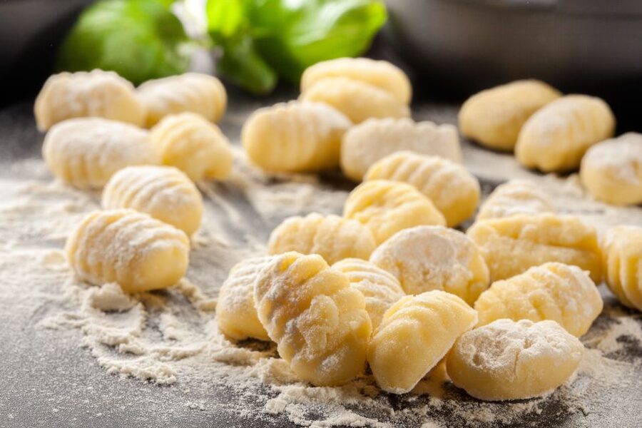 Catania: Pasta & Tiramisu Cooking Class at a Local's Home - Who should book this experience?