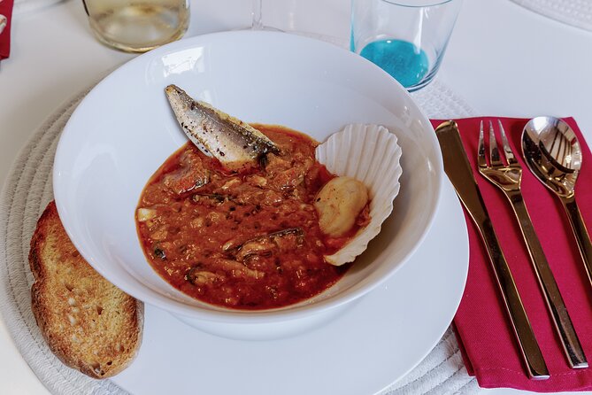 Cesarine: Home Cooking Class and Meal with a Local in Venice - Heat, pets, and menu checks