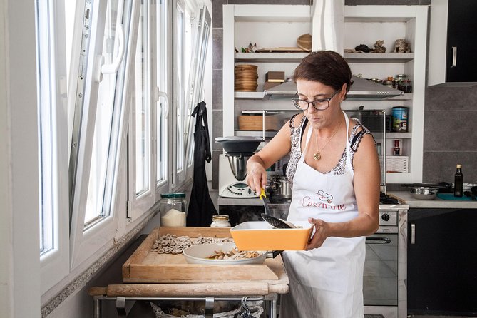 Cesarine: Home Cooking Class & Meal with a Local in Alberobello - What this Alberobello cooking class really offers