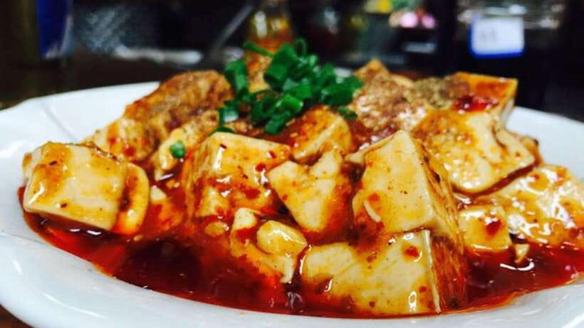 Chengdu: Cooking Class with Fresh Market Half Day Experience - Inside the local spice market