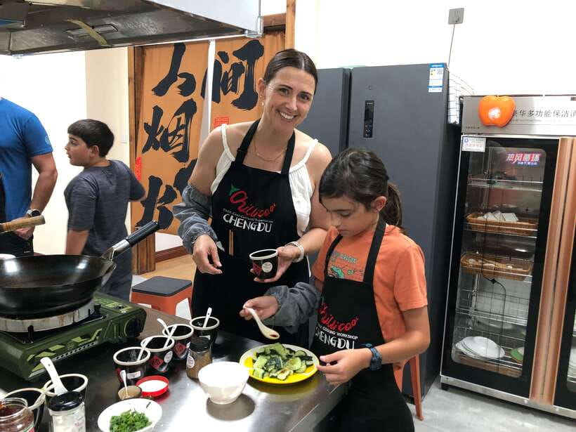 Chengdu: Cooking Class with Fresh Market Half Day Experience - Meeting the guide at Liang Jia Xiang Station