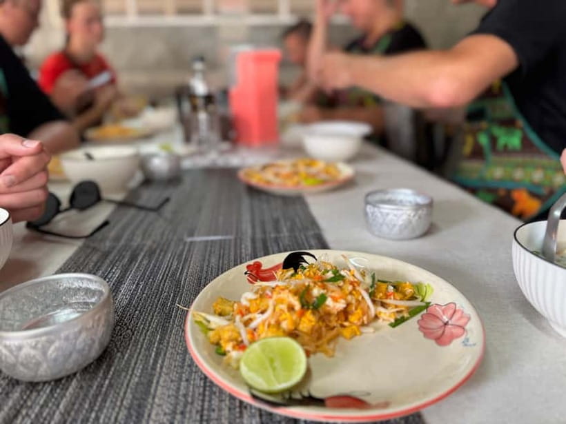 Chiang Mai: Cooking Class with Market and Pickup - Choosing soup, stir-fry, curry, and dessert