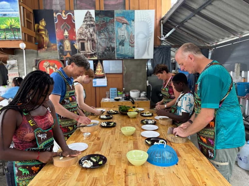 Chiang Mai: Cooking Class with Market and Pickup - Expect a generous amount of food
