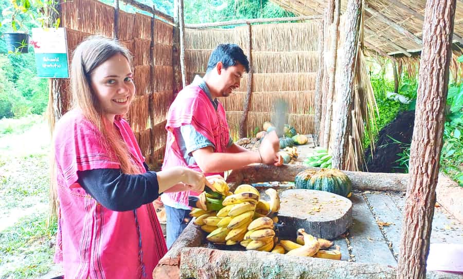Chiang Mai: Ethical Elephant Sanctuary & Thai Cooking Class - A small Karen clothing and craft connection