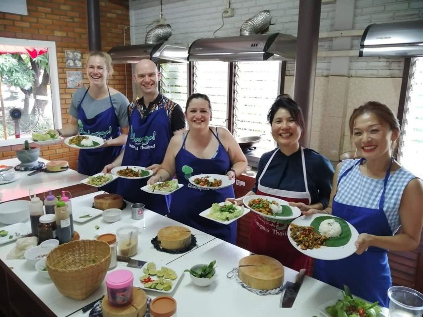 Chiang Mai: Evening Cooking Class and Local Market Visit - A local market before the cooking begins