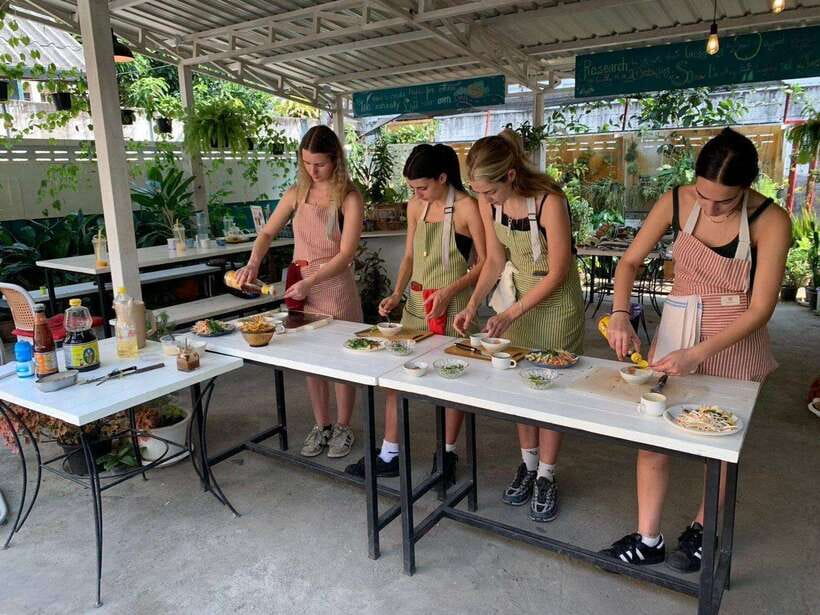Chiang Mai: Half Day Cooking Class at Organic Farm - A five-hour introduction to Thai cooking