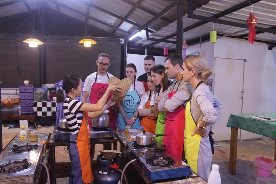 Chiang Mai: Half Day Morning Cooking Class with Market Tour - Eating what you have made