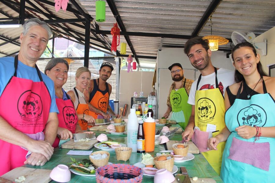 Chiang Mai: Half Day Morning Cooking Class with Market Tour - What the instruction is like