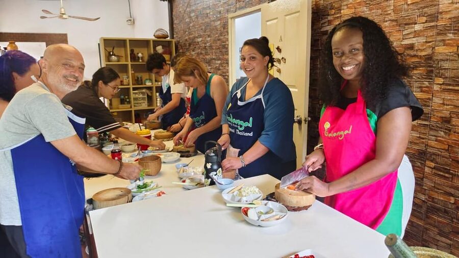 Chiang Mai: Morning Cooking Class with Market Visit - Eating what you prepare