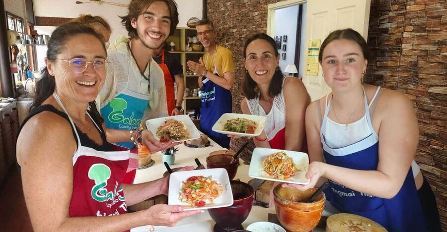 Chiang Mai: Morning Cooking Class with Market Visit - Dietary needs and family suitability
