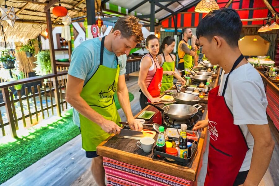 Chiang Mai: Traditional Thai-Akha Cooking Class& Market Tour - Should you book the Thai-Akha cooking class?
