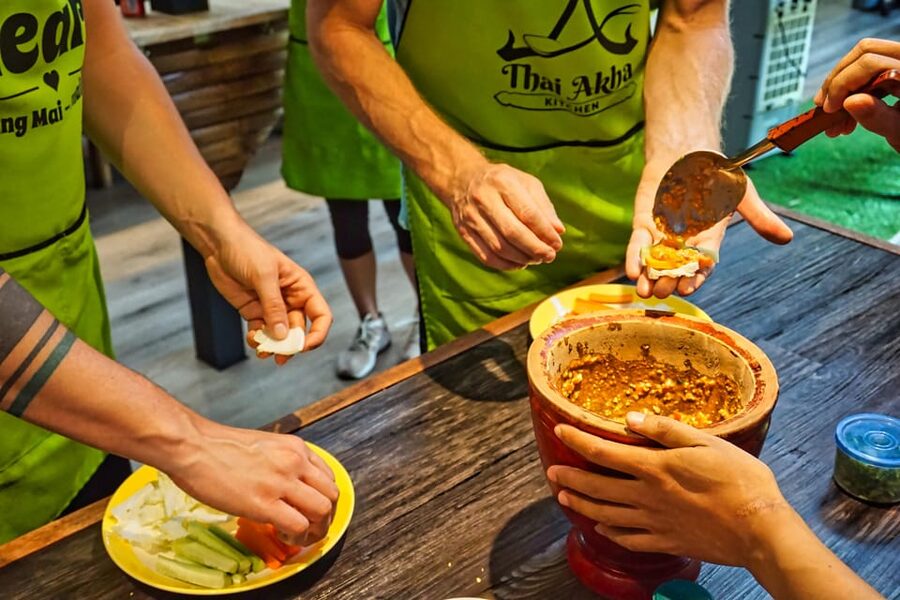 Chiang Mai: Traditional Thai-Akha Cooking Class& Market Tour - Who should book this class?