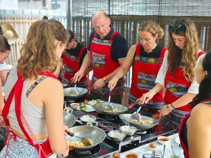 Chiang Mai: Traditional Thai Cooking Class with Market Tour - How the $32 price holds up