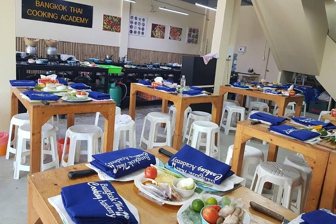 Choose 5 Dishes: Half-Day Cooking Class in Sukhumvit with Market Tour - Spice, allergies, and vegetarian choices