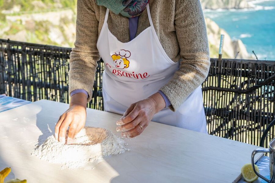 Cinque Terre: Gnocchi & Pesto cooking class with seaview - Cooking in a Riomaggiore home above the sea
