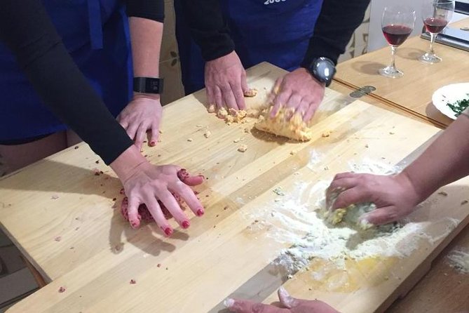 Colorful Pasta Tagliatelle and Ravioli Cooking Class near Arezzo - Starting with bruschetta and garden herbs