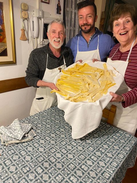 Cooking class at Villa Toscana near Cortona - Making a Tuscan ragù with local ingredients
