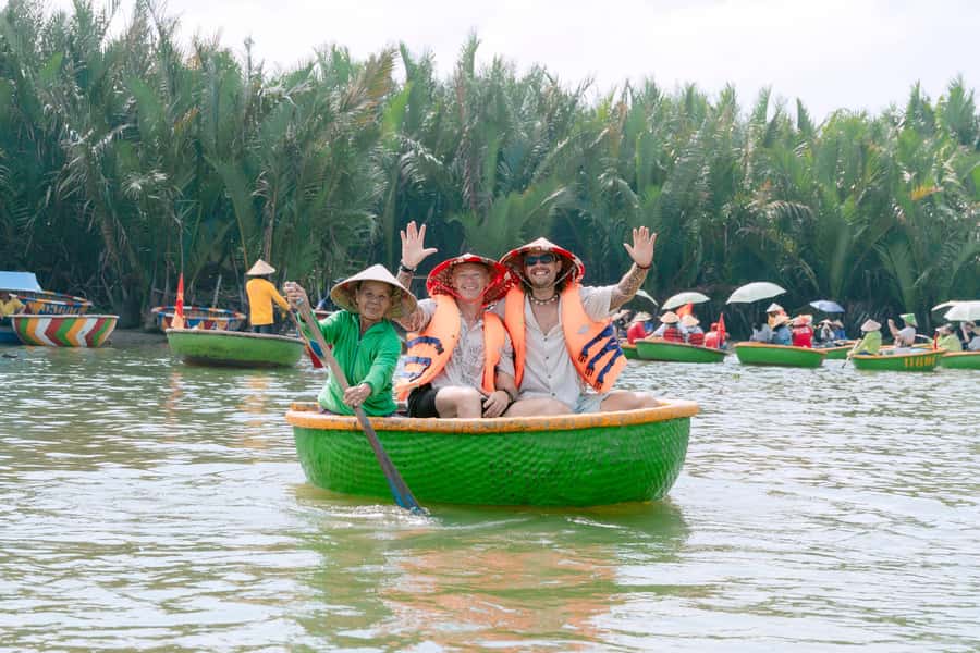 COOKING CLASS & BASKET BOAT - From boat ride to Vietnamese cooking