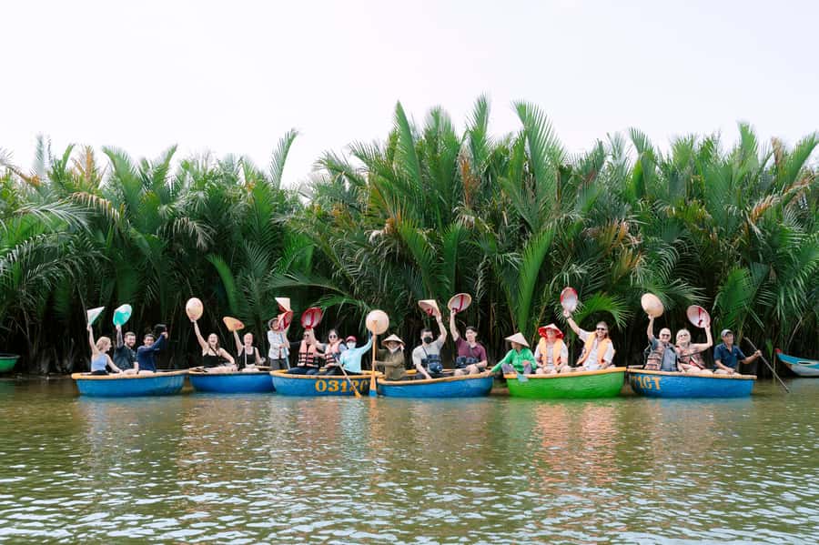 COOKING CLASS & BASKET BOAT - Making a lantern with local people