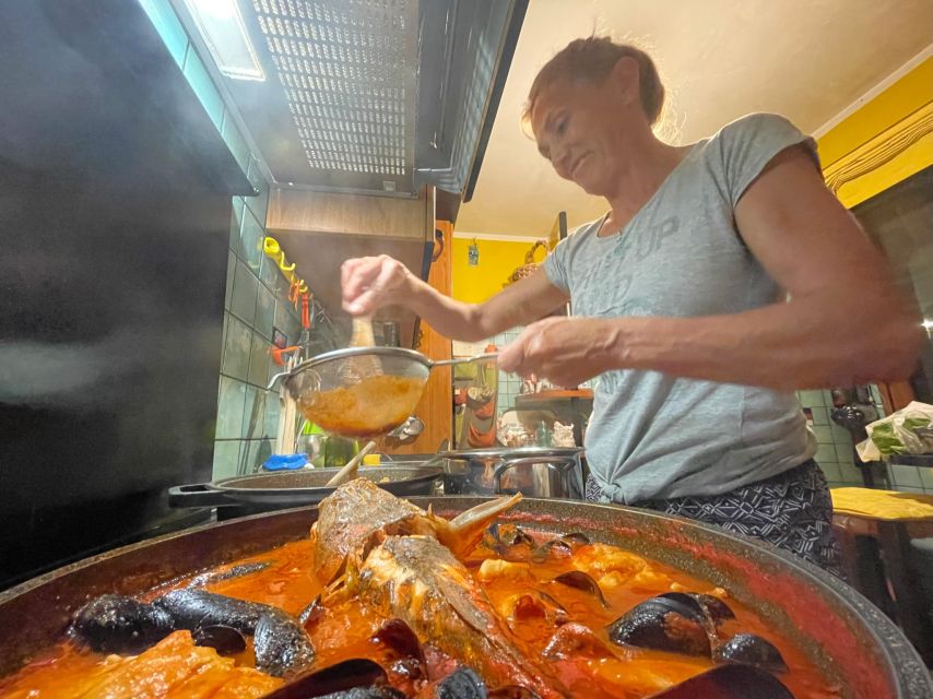 Cooking class, dinner and wine tasting in Lecce (Corigliano) - Music, limoncello, and the last course