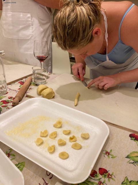 Cooking Class for Pasta Lovers in Polignano a Mare - Shaping cavatelli by hand