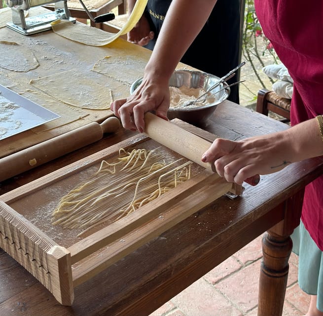 Cooking class in a private medieval village - Who will enjoy this Tuscan cooking day