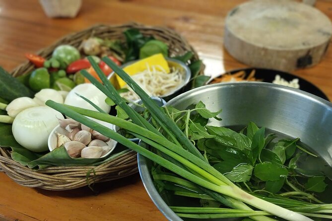 Cooking class in organic garden and local market tour ThaiCottage - Making curry paste the old-fashioned way