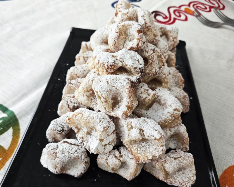 Cooking Class with lunch or dinner - Decorating and tasting a Sicilian cannolo