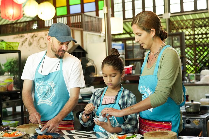 Cooking Class with Organic Farm in Chiang Mai at Mama Noi - Morning or evening, open air or air conditioning
