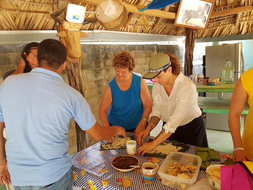 Cooking classes in Puerto Escondido (Learn how to cook Mole de Oaxaca). - What makes this experience worth considering