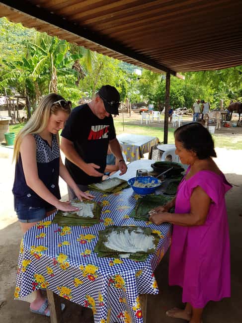 Cooking classes in Puerto Escondido (Learn how to cook Mole de Oaxaca). - Four hours of hands-on cooking in Puerto Escondido