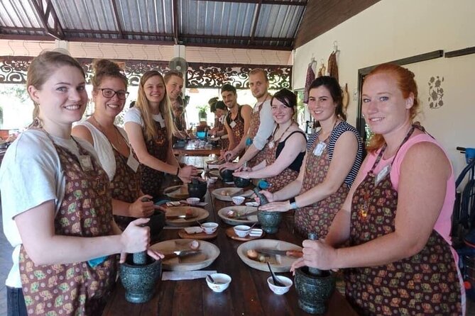 Cooking Evening Class Chiang Mai Visit Organic Garden and Market - How the teaching feels in practice
