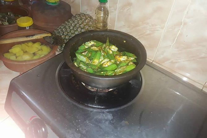 cooking lesson - Learning Sri Lankan spices and preparation