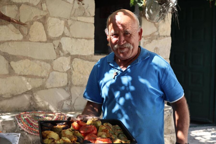 Cooking Lesson in Heraclion by Baxes - Cooking under the grapevine