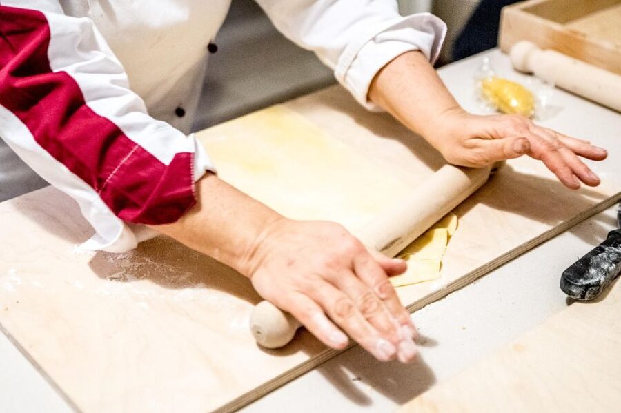 Cooking Lesson: Neapolitan pasta homemade - The opening lesson: pasta types and family dough
