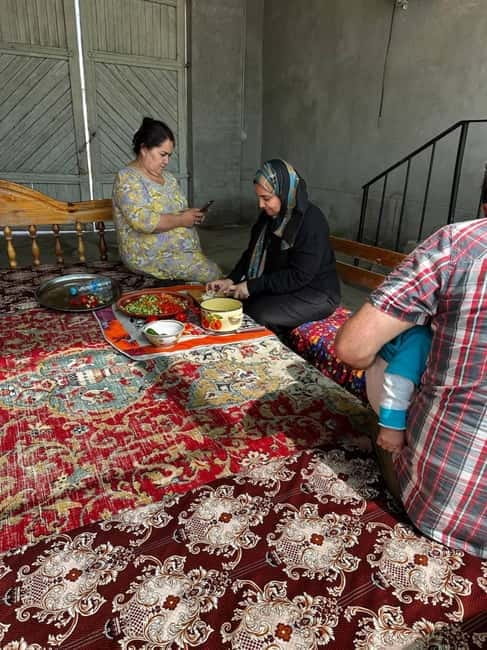 cooking traditional food in Samarkand with local people - What makes the food lesson useful