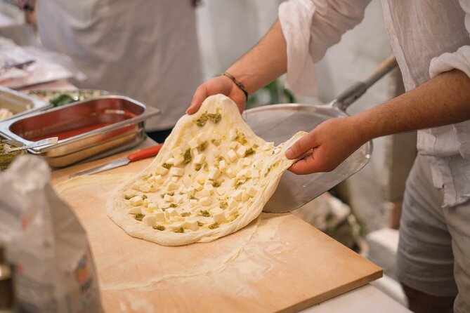 Cortecorbo winery: Pizza Cooking class, lunch & wine tasting - Making pizza with Antonia