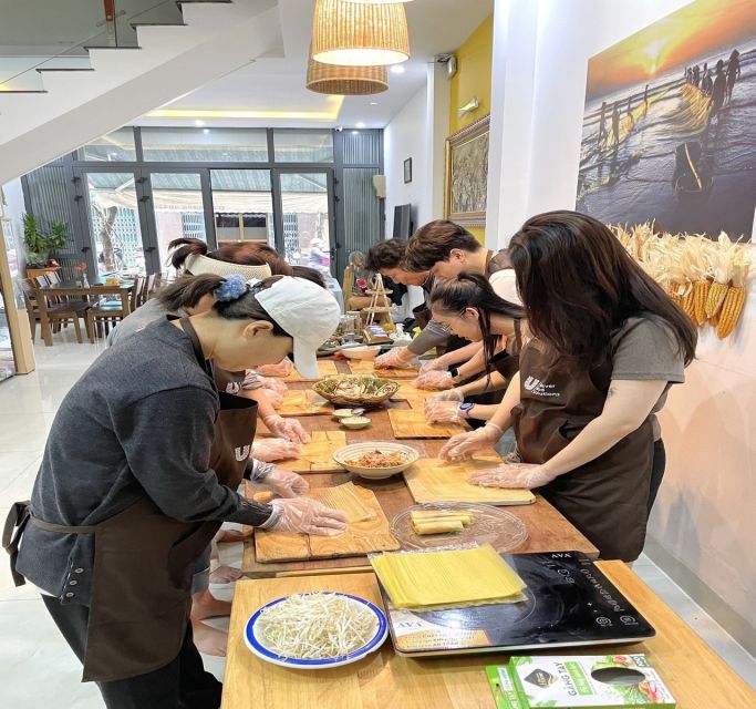 Da Nang: Cooking Class and tasting Pho with Local Girl - Getting to Mai Dang Chon Street