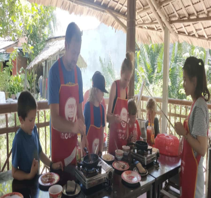 Da Nang: Traditional Cooking Class and Pho with Local Girl - Group size, language, and personal attention