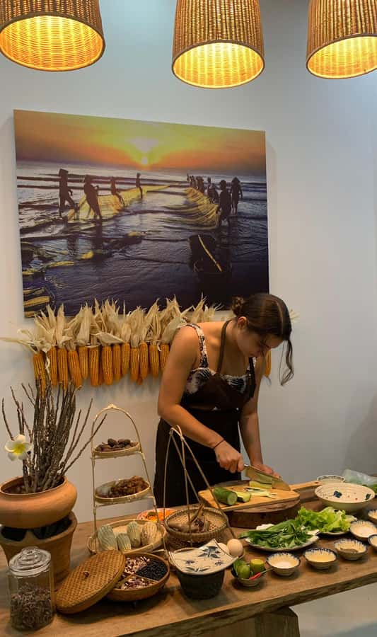 Da Nang: Vegetarian Cooking Class with Janny - Sitting down to eat what you prepared