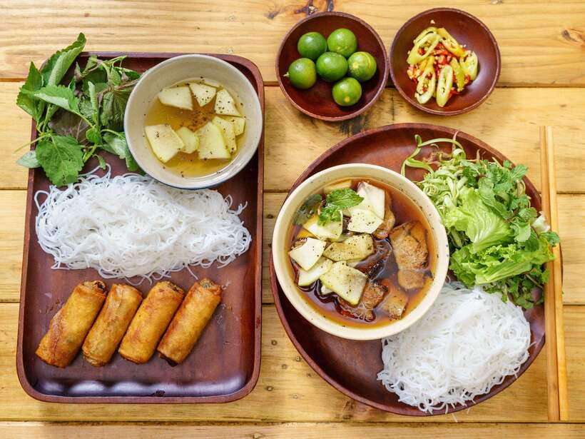 Dalat: Home Cooking Class with Central Market Tour - Vegetarian choices are taken seriously