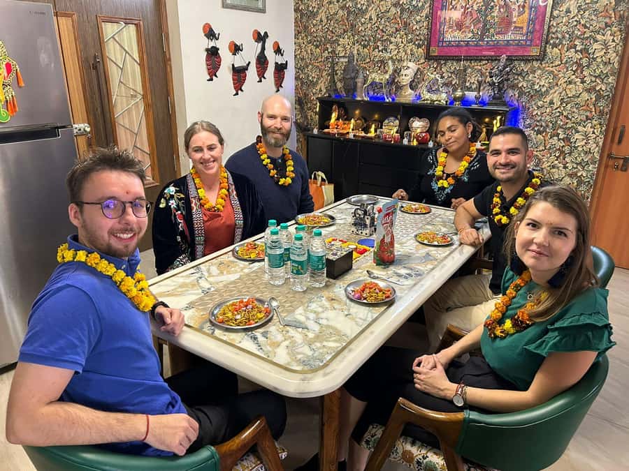 Delhi: AI Cooking Class and Much More in a Local Family Home - Cooking Indian food in Nidhi and Roopak’s Delhi home