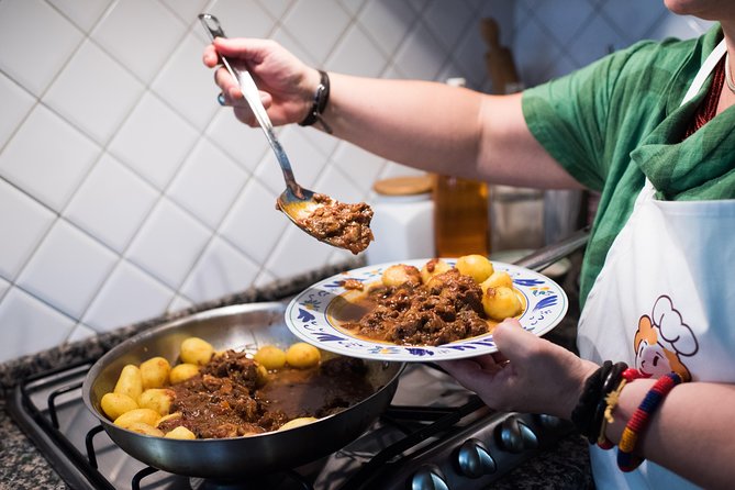Dining & Cooking Demo at Local's Home in Montepulciano - Practical details that can affect your choice