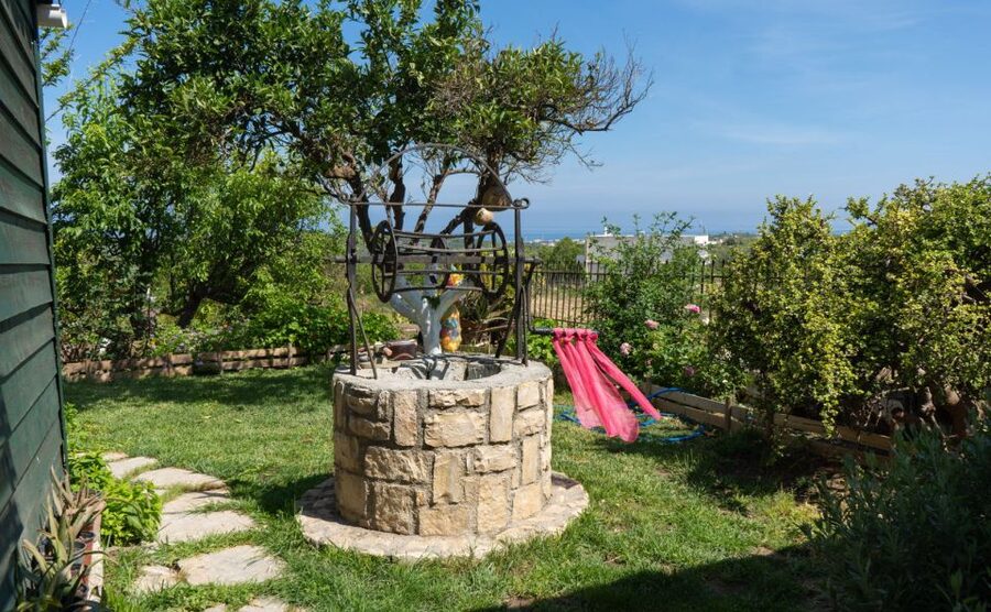 Dining In Rethymno: An Evening Of Cretan Cooking - A small group with plenty of conversation