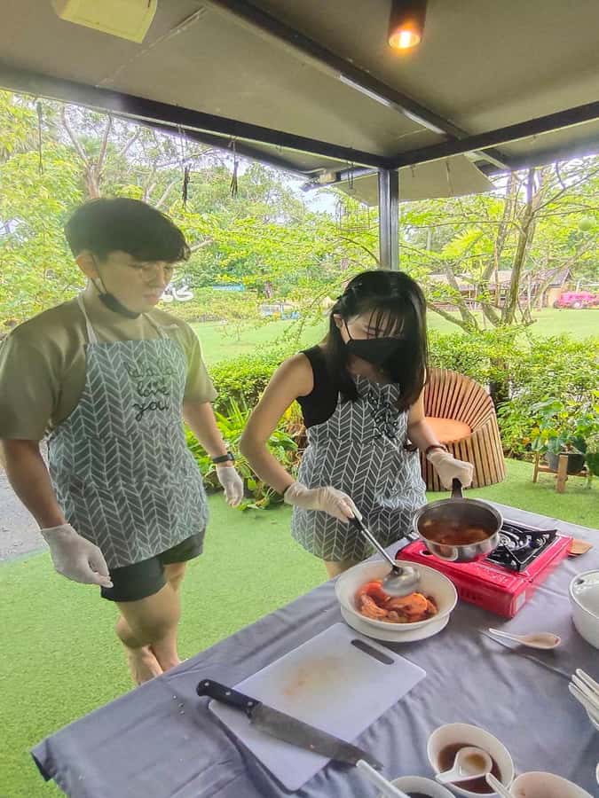 Dinner from cooking class & enjoy local night market - Who Should Book This Phuket Cooking Experience?
