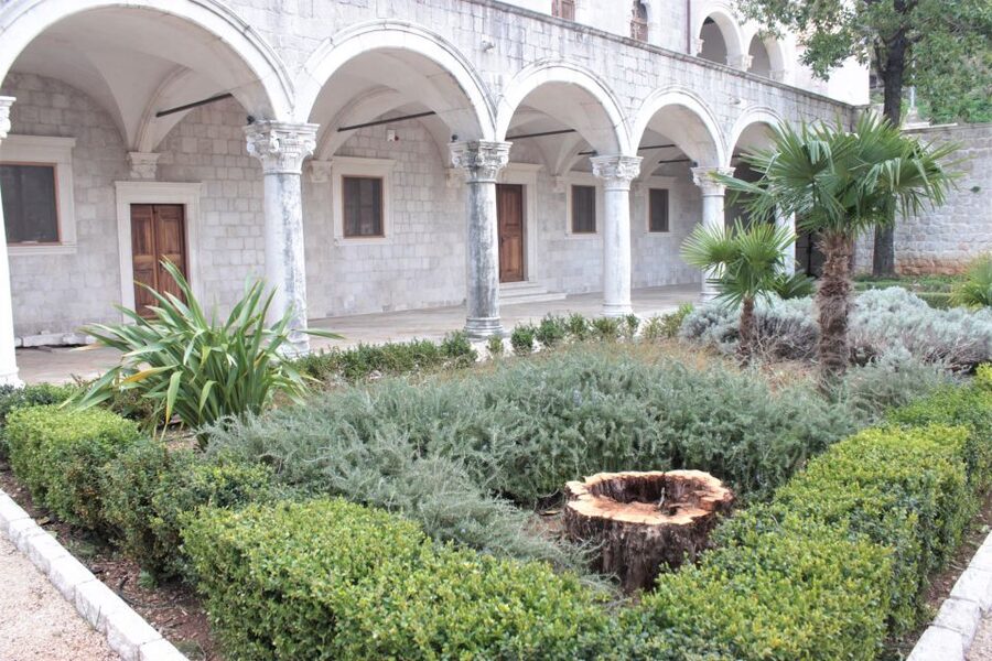 Dubrovnik: Private Cooking Experience with Wine Tasting - The market, the fire, and the peka meal