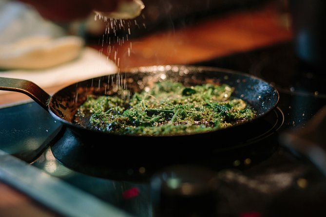 Eat Like a Berliner: Market Tour, Cooking Class and Lunch - Meeting Kit at Winterfeldtplatz in Schöneberg
