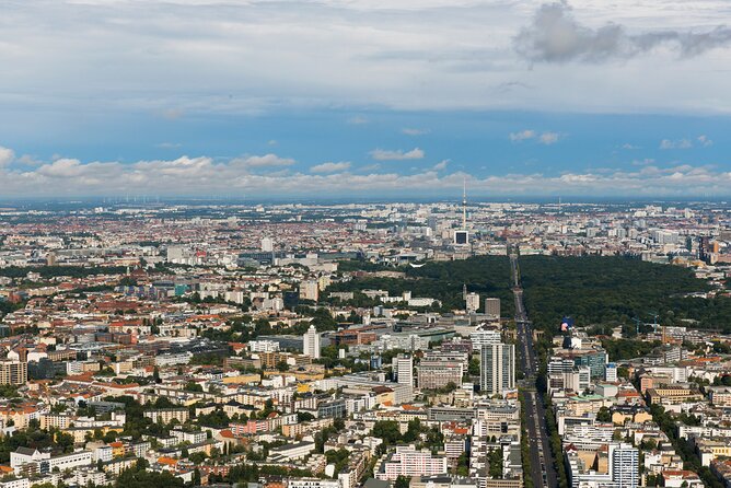 Eat Like a Berliner: Market Tour, Cooking Class and Lunch - A four-course lunch with German wine