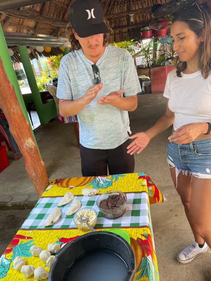 El Paredón: Traditional Cooking Class with a Local Family - Questions, conversation, and daily life in El Paredón