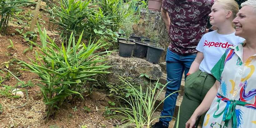 Ella : Cooking class with amazing Spice Garden Tour - From raw coconut to Sri Lankan curry